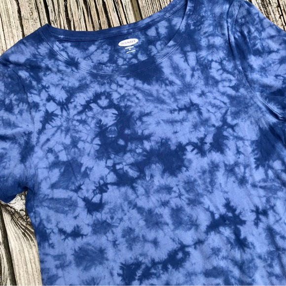 2/$10 Ladies M OLD NAVY Hues Of Blue Tie Dye Knit Fitted SS Tshirt Top Tee Denim - Picture 3 of 8
